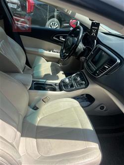 كرايسلر 200